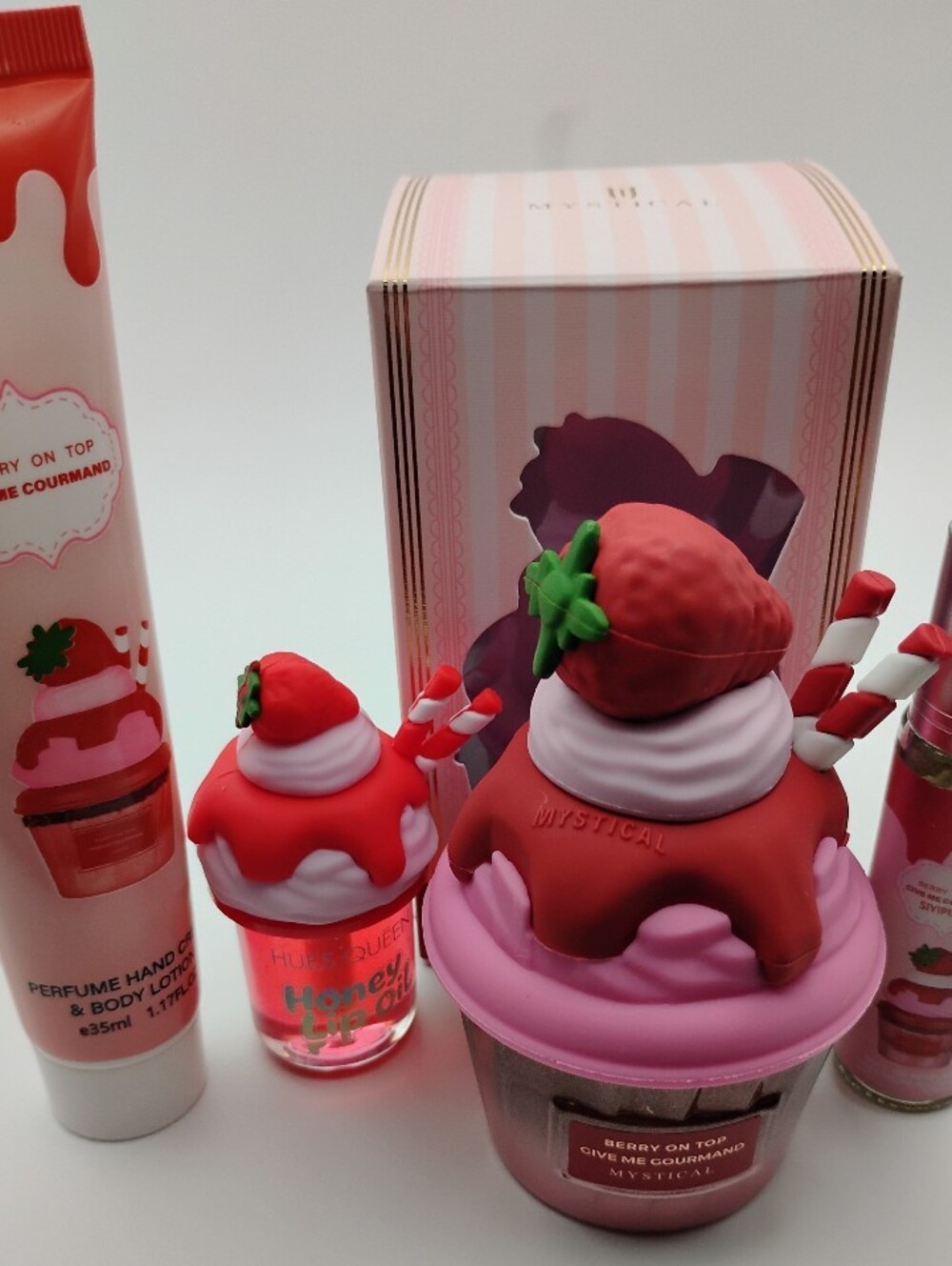 Strawberry Dessert Cup Skincare Set - Pink & Red - Picture 2 of 6